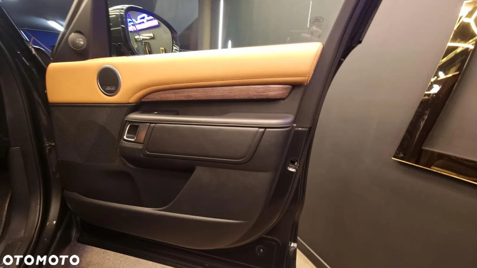 Land Rover Discovery V 2.0 SD4 HSE Luxury - 13