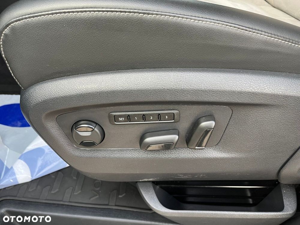 Volkswagen Multivan - 13