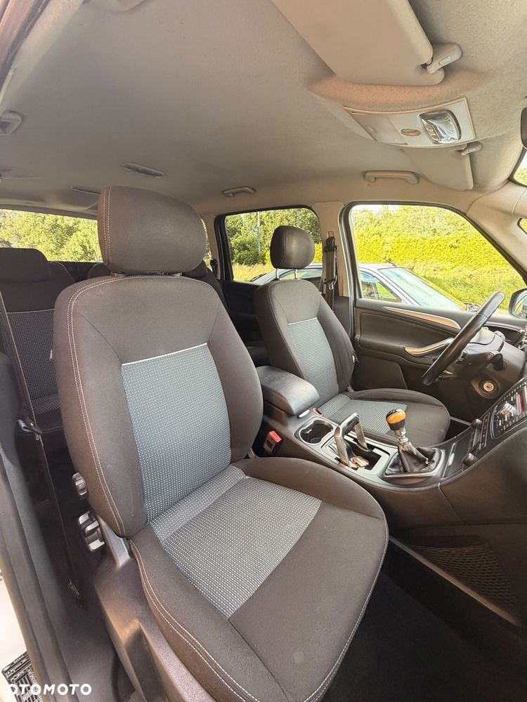 Ford Galaxy - 12