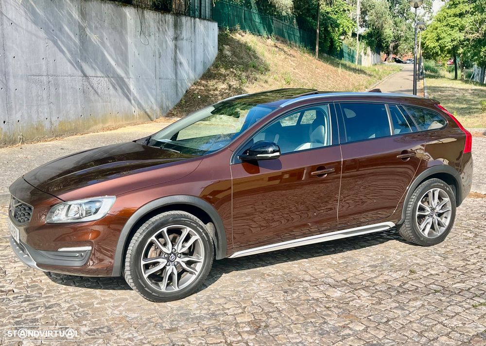 Volvo V60 Cross Country D3 Summum - 1