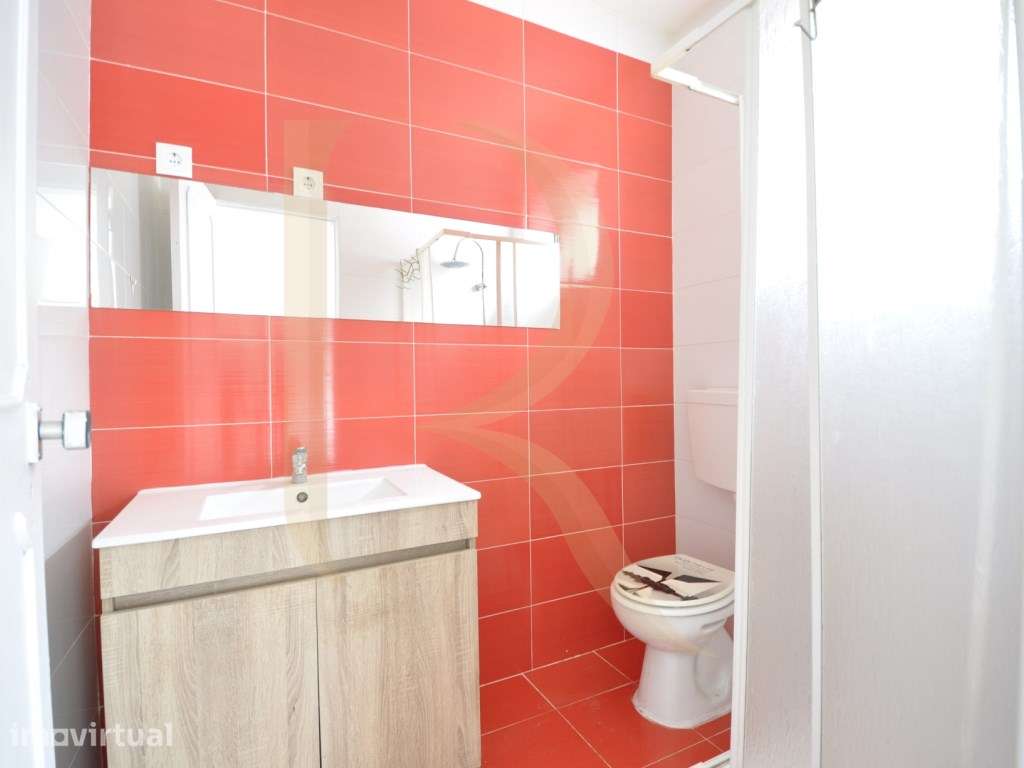 Loja transformada em Apartamento nos Foros da Amora - Seixal - Grande imagem: 3/6