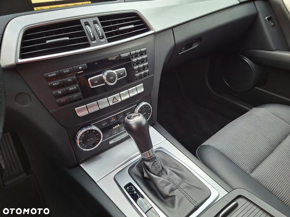 Mercedes-Benz Klasa C 180 BlueEFFICIENCY 7G-TRONIC Avantgarde - 27