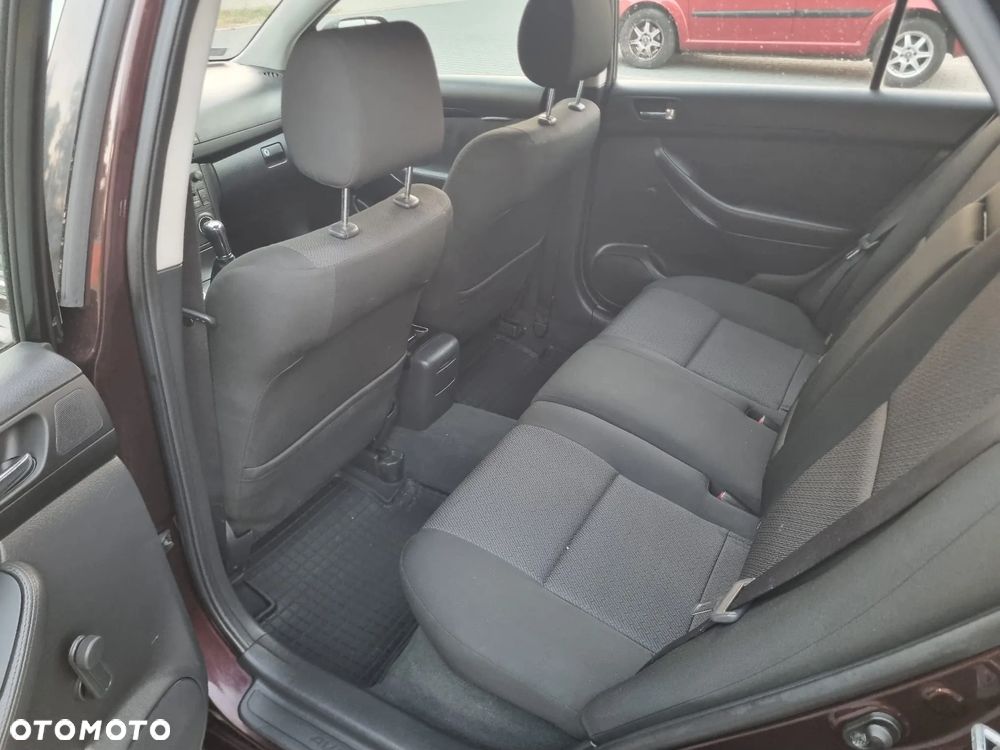 Toyota Avensis 1.6 VVT-i Terra - 10