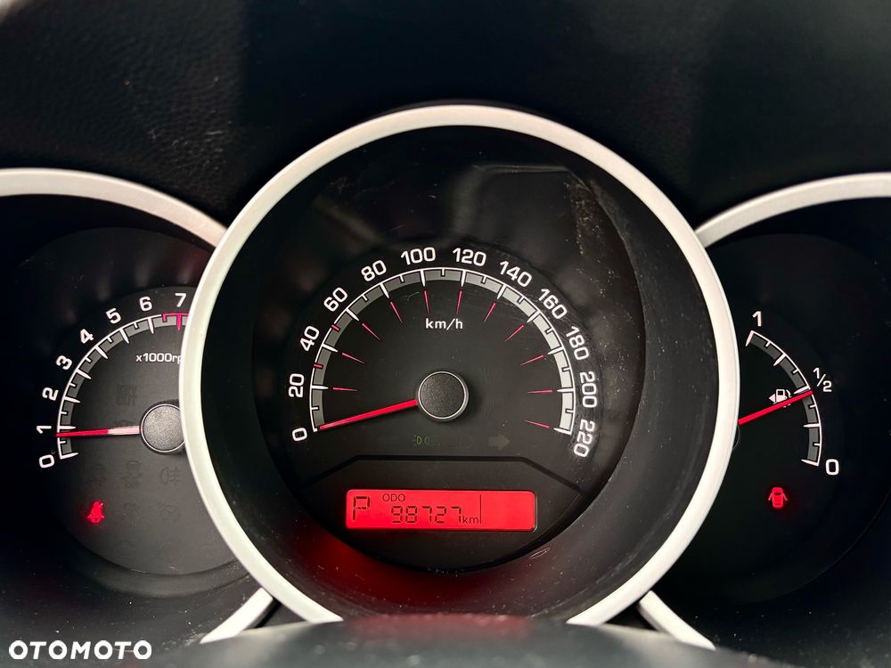 Kia Venga 1.6 L - 12