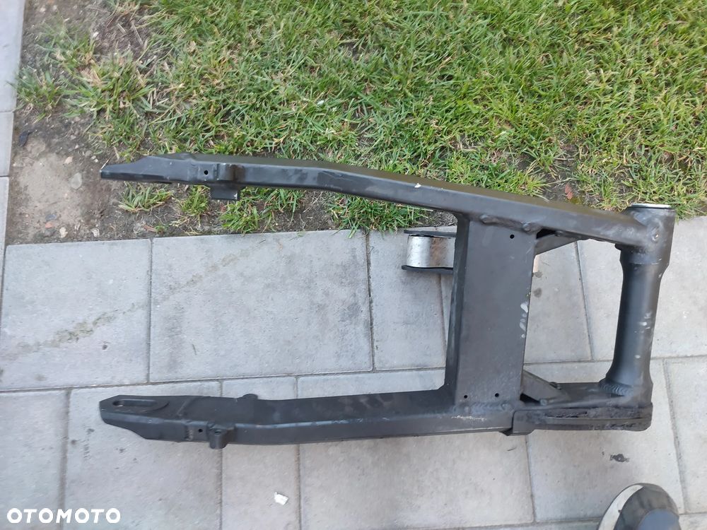 Wahacz, kiwak, kołyska, mocowanie amortyzatora Kawasaki Z900 - 15
