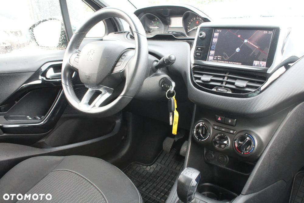 Peugeot 208 PureTech 82 Allure - 21