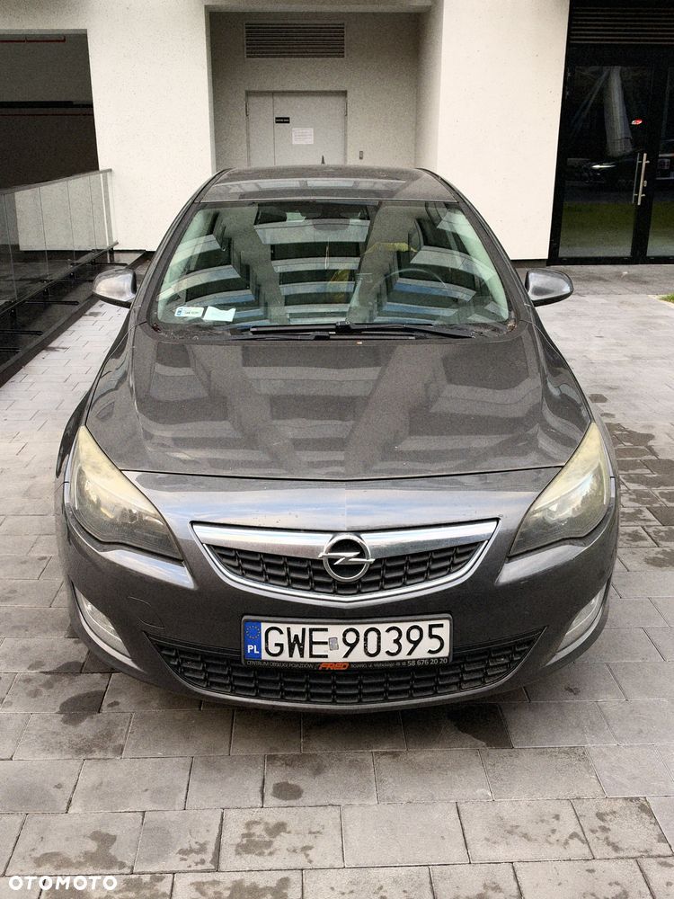 Opel Astra 2010 photo 2