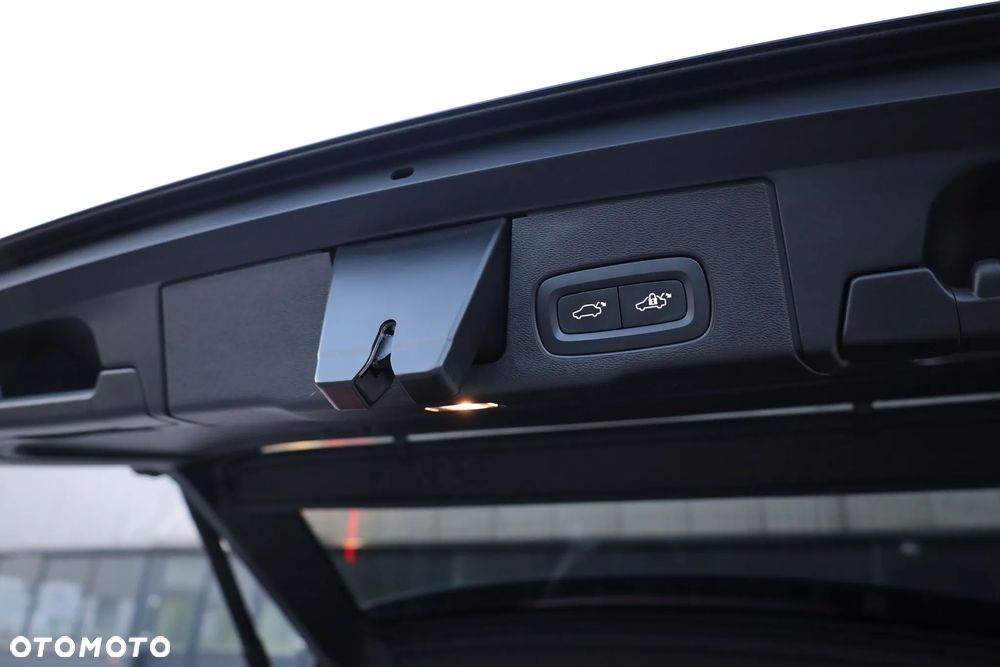 Volvo XC 60 T8 AWD Ultra Black Edition - 34