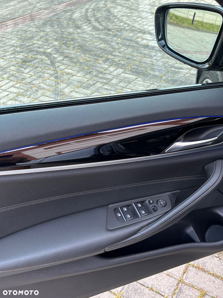 BMW Seria 5 520d xDrive Sport Line - 3