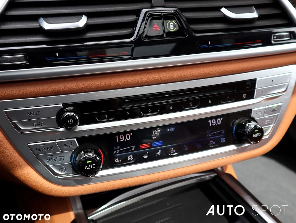 BMW Seria 7 740Ld xDrive sport - 32