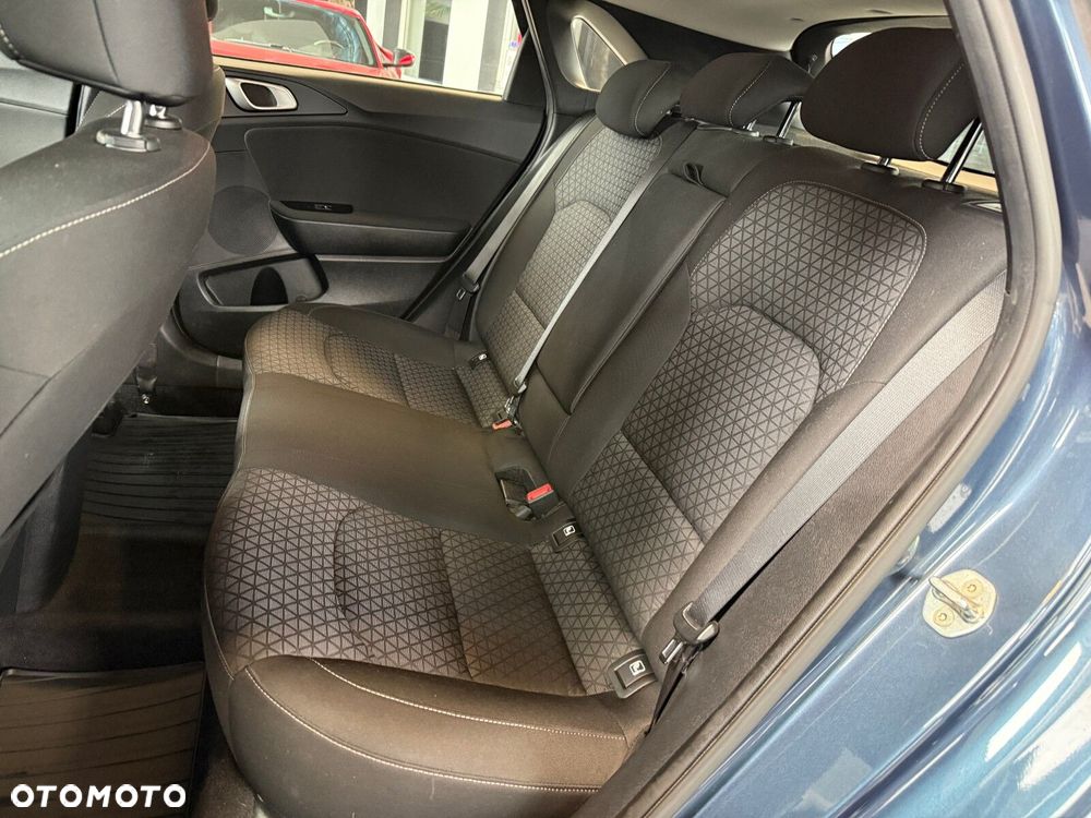 Kia Ceed - 11