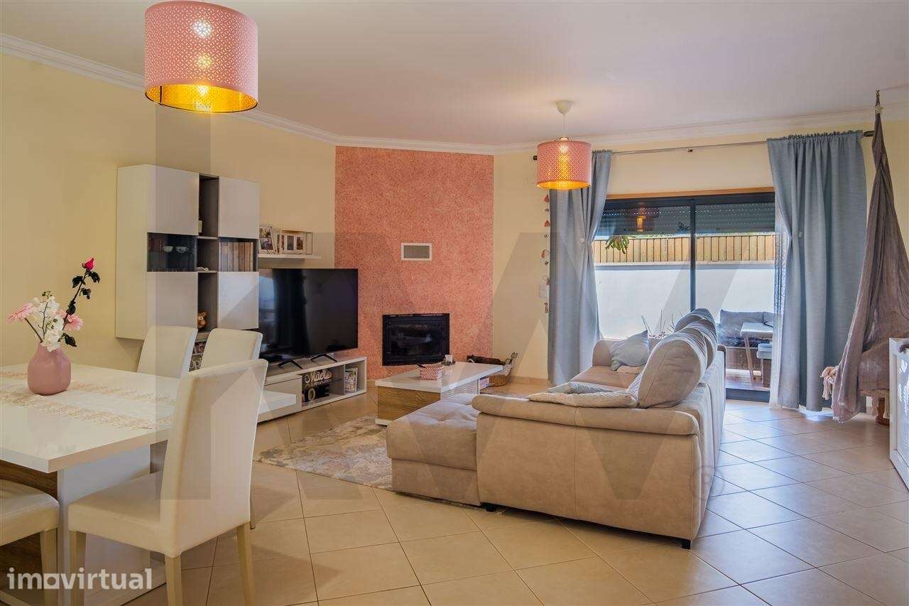 Moradia T3 em Condomínio Privado com Piscina | Garagem para 3 Viaturas - Grande imagem: 4/60