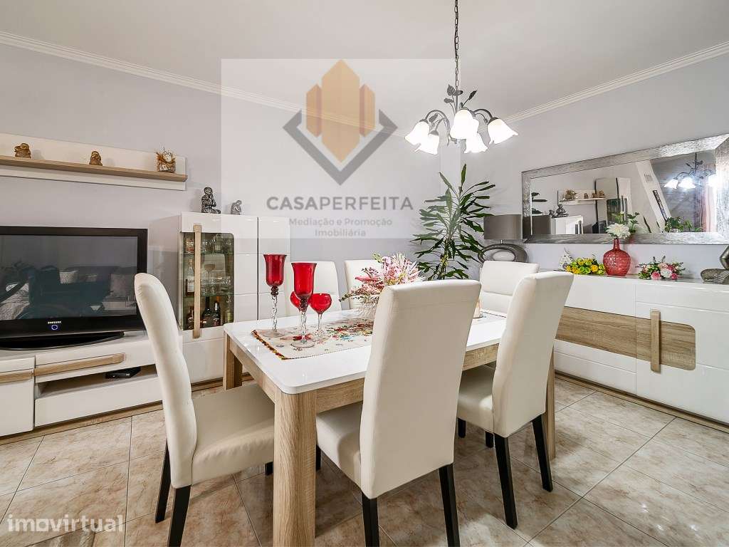 Apartamento T3 Como Novo com Varandas e Box - a 1500 metros da Prai... - Grande imagem: 2/35