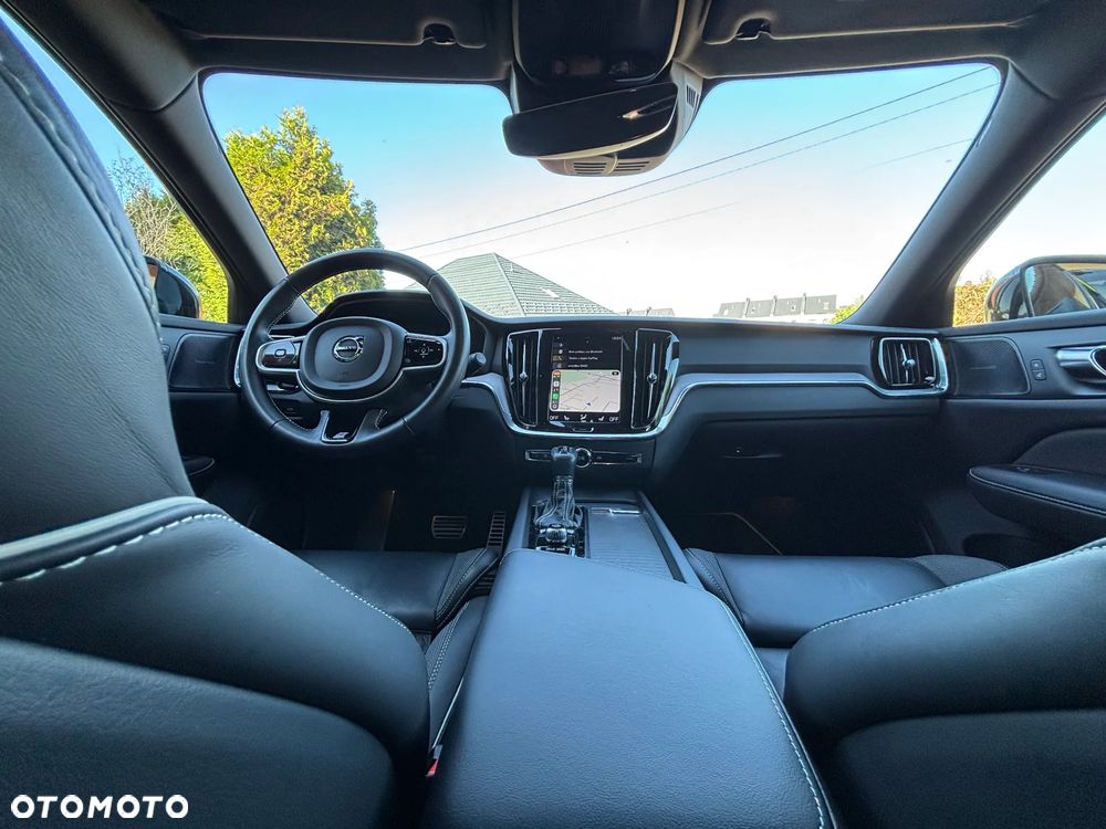 Volvo V60 D4 R-Design - 18