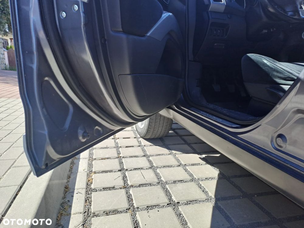 Mitsubishi Outlander 2.2 DID Intense + - 17