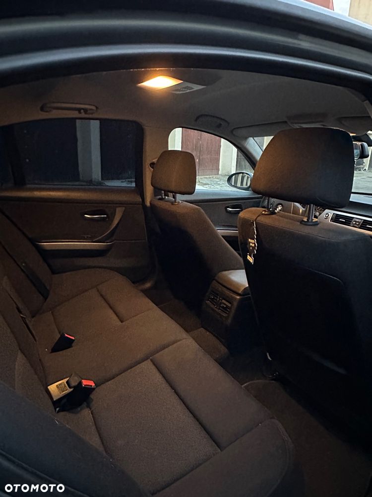 BMW Seria 3 318i - 11