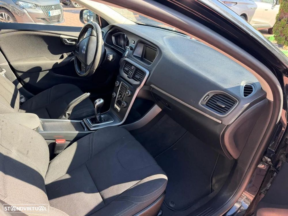 Volvo V40 2.0 D2 Momentum - 20