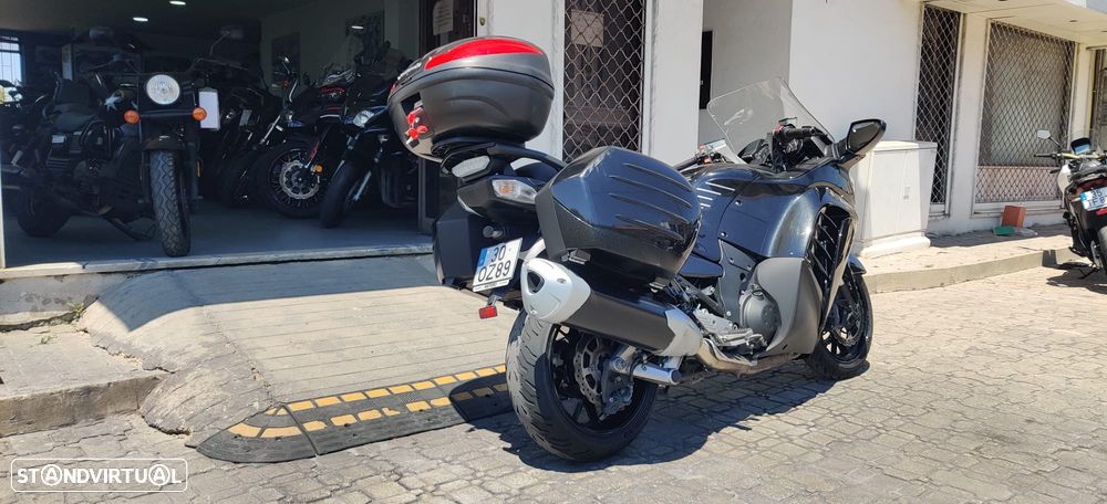 Kawasaki GTR 1400 - 10