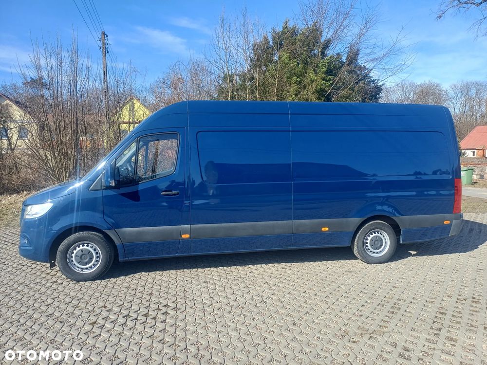 Mercedes-Benz 907 - 7