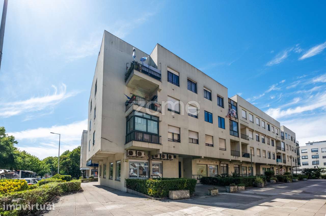 Apartamento T1+1 com varanda e 2 lugares de garagem - S.M. Infesta - Grande imagem: 3/32