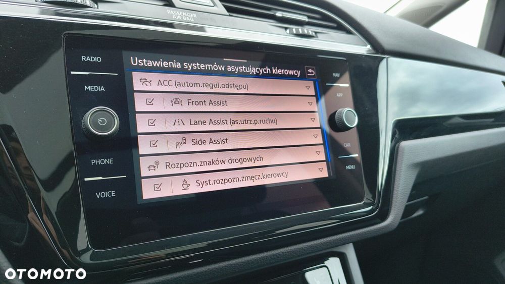 Volkswagen Touran - 25