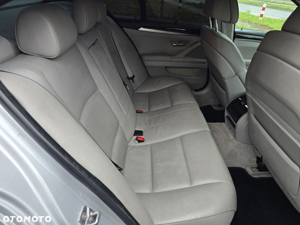 BMW Seria 5 528i Sport-Aut - 14
