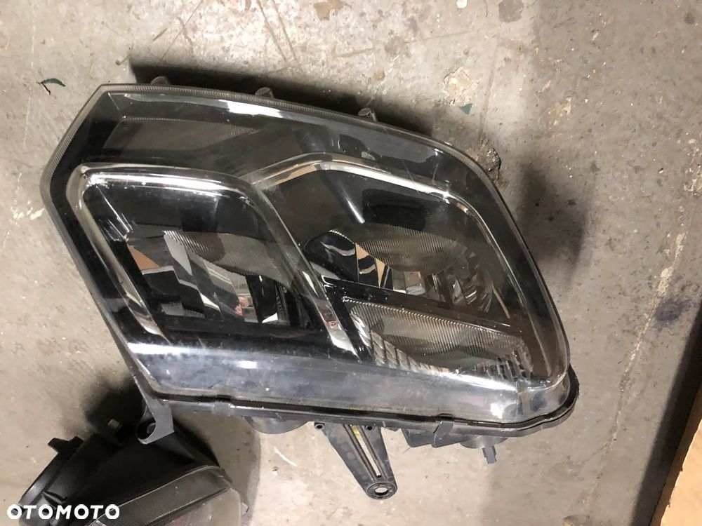 Dacia Duster II Led Europa Lampa prawa 260100156r - 2