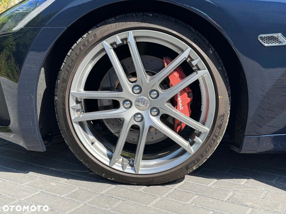 Maserati GranTurismo S - 23