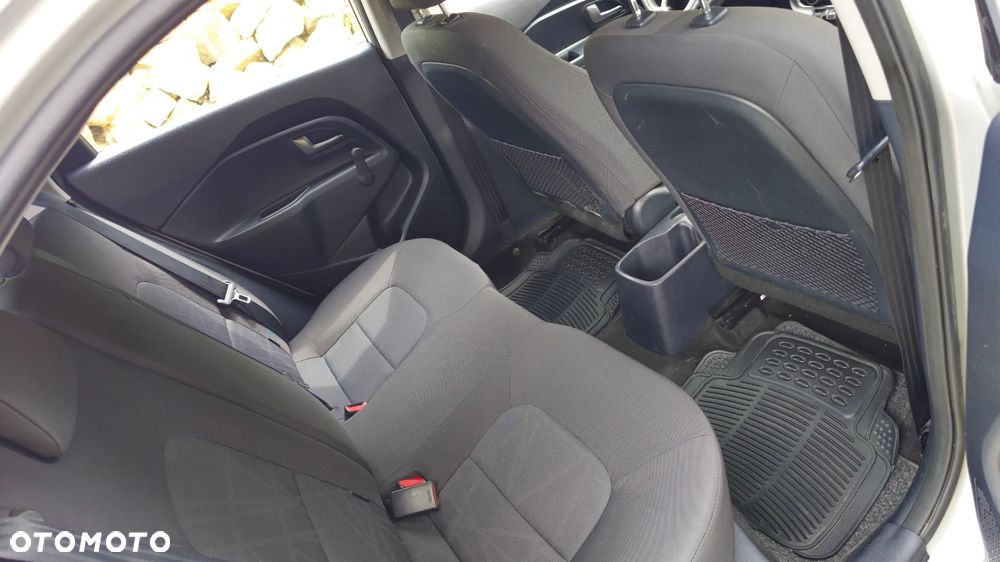 Kia Rio 1.2 L - 15