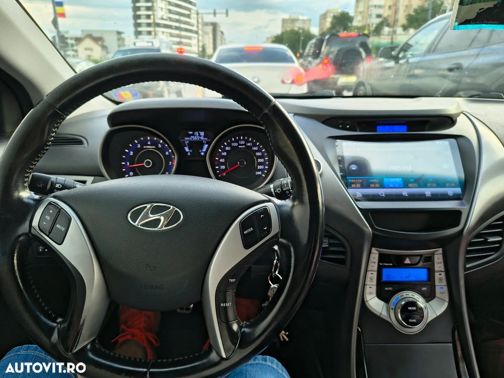 Hyundai Elantra 1.6 MPi - 13