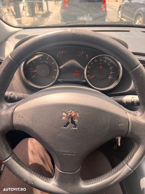 Peugeot 3008 1.6 Confort Pack - 8