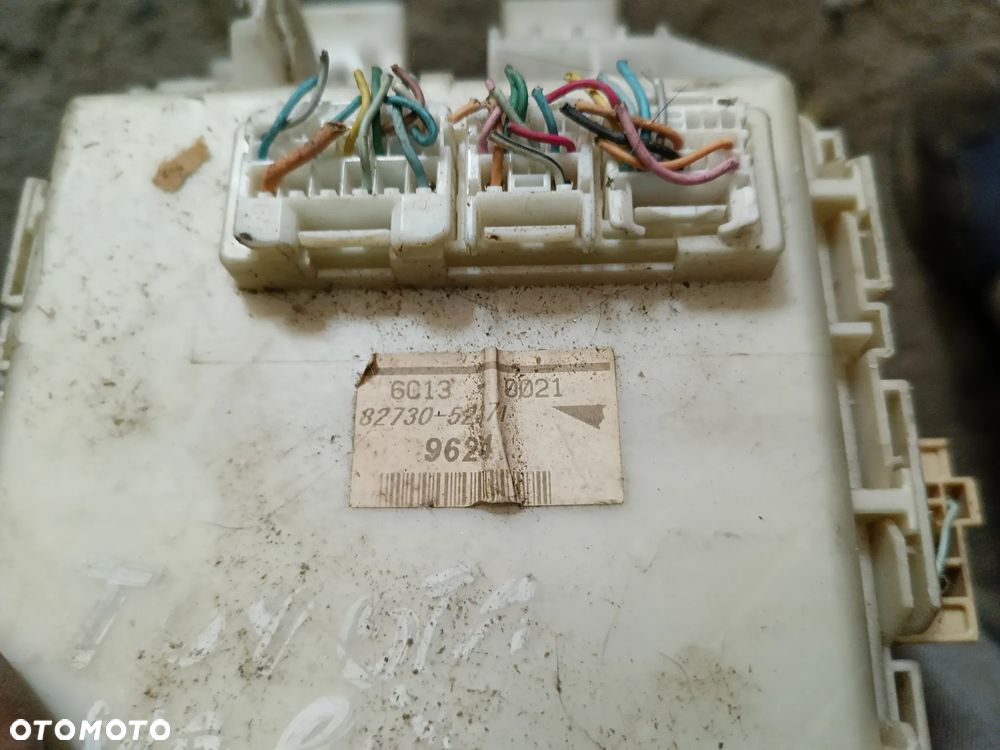 SKRZYNA BEZPIECZNIKÓW TOYOTA YARIS II 06-11 82730-52371 - 2