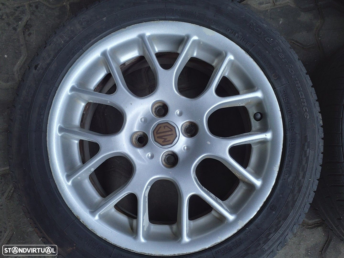 Jantes MG ZR R16 com pneus 205/50 furação 4x100 - 4