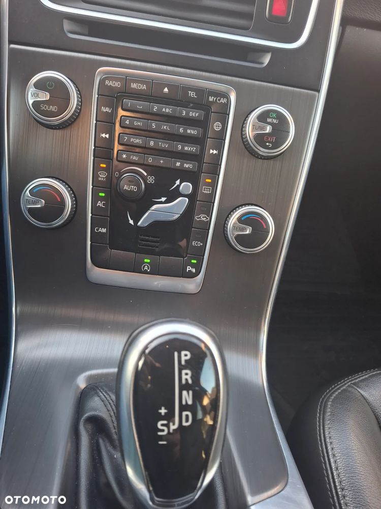 Volvo V60 D3 Drive-E Momentum - 27