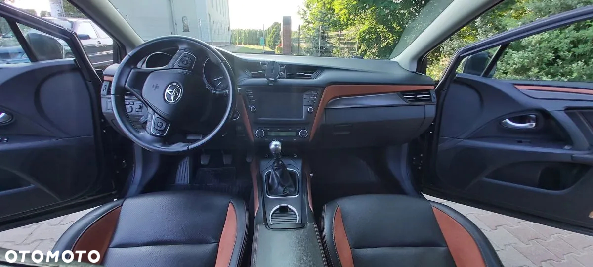 Toyota Avensis 1.8 Premium - 9