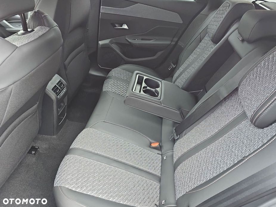 Peugeot 308 - 8