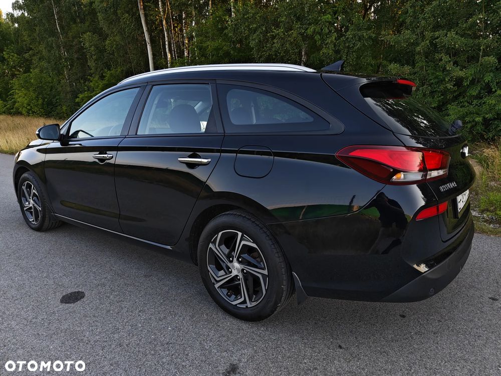 Hyundai i30 blue Kombi 1.6 CRDi Premium - 14