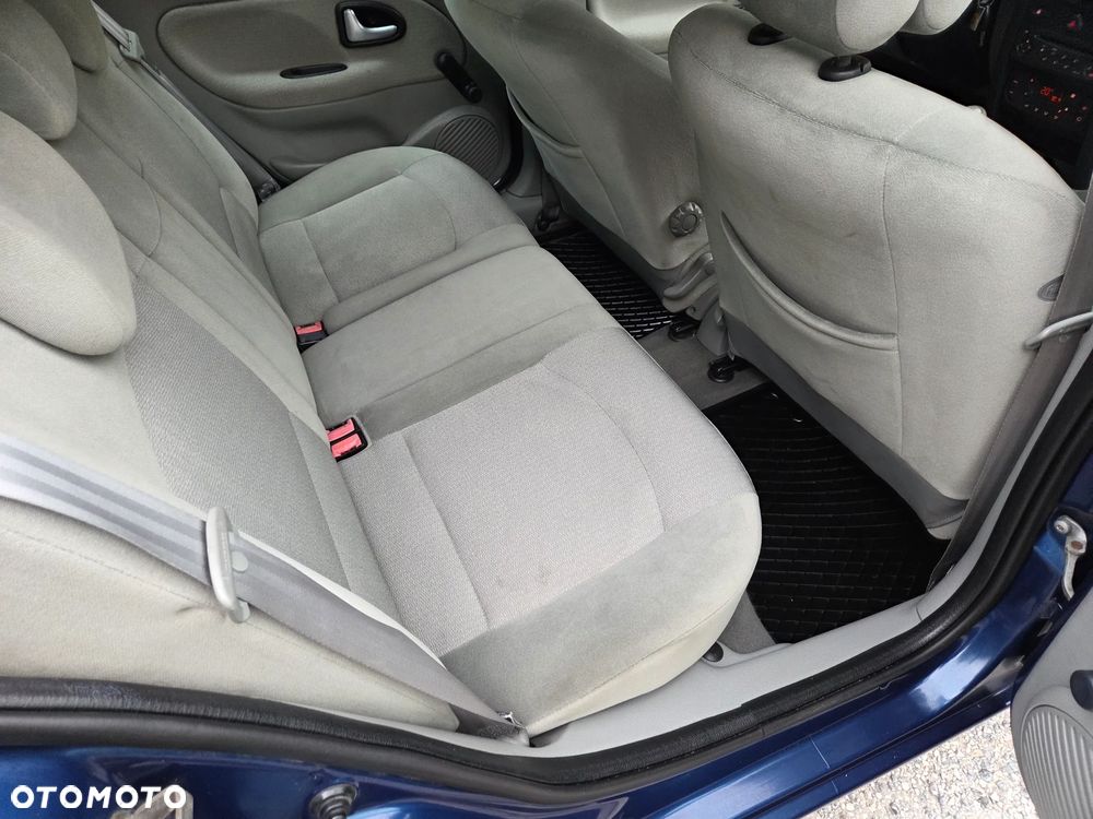 Renault Clio 1.4 16V Privilege - 8