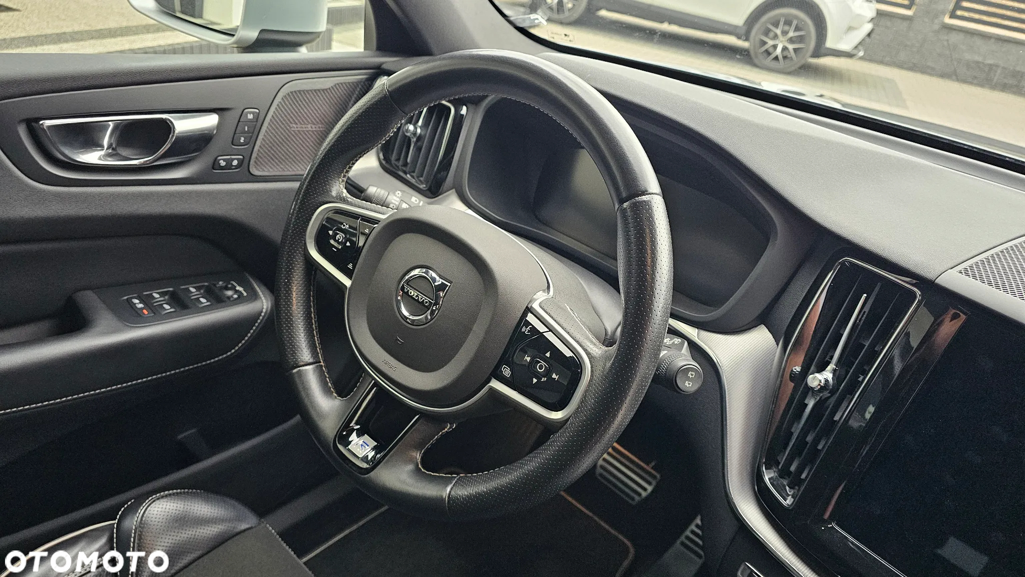 Volvo XC 60 D4 R-Design - 9