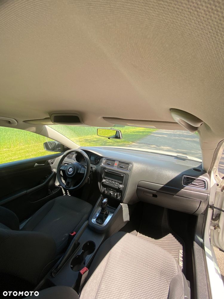 Volkswagen Jetta - 11
