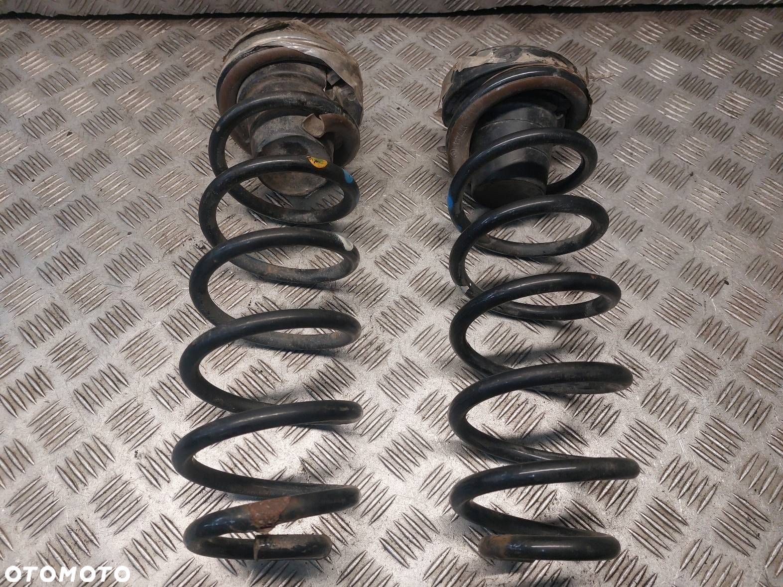 SPRĘŻYNA ZAWIESZENIA TYŁ KOMPLET CITROEN BERLINGO II 9670352480 - 1