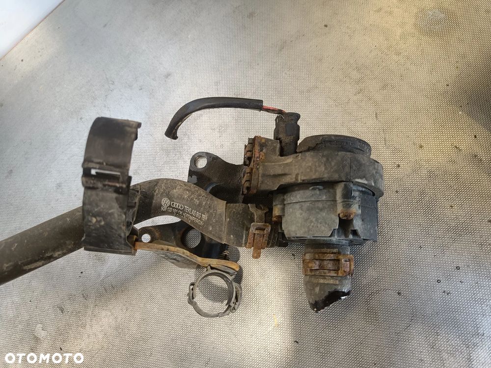 Dodatkowa pompa wody 1.6 2.0 TDI Skoda Octavia Superb Seat Leon Audi A3 VW Golf Passat 5Q0965567 - 2