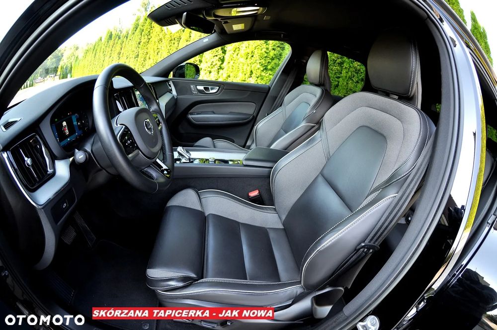 Volvo XC 60 B4 D Plus Dark - 23