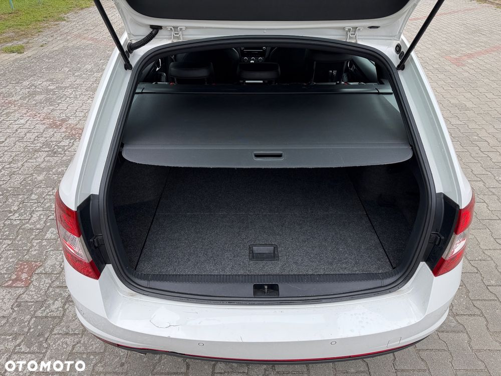 Skoda Octavia 2.0 TDI DSG RS - 22