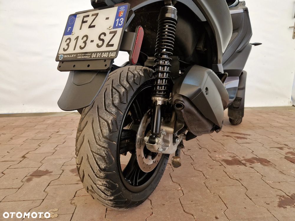 Piaggio MP-3 - 23