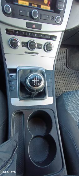 Volkswagen Passat 1.6 TDI DPF BlueMotion Technology Comfortline - 14