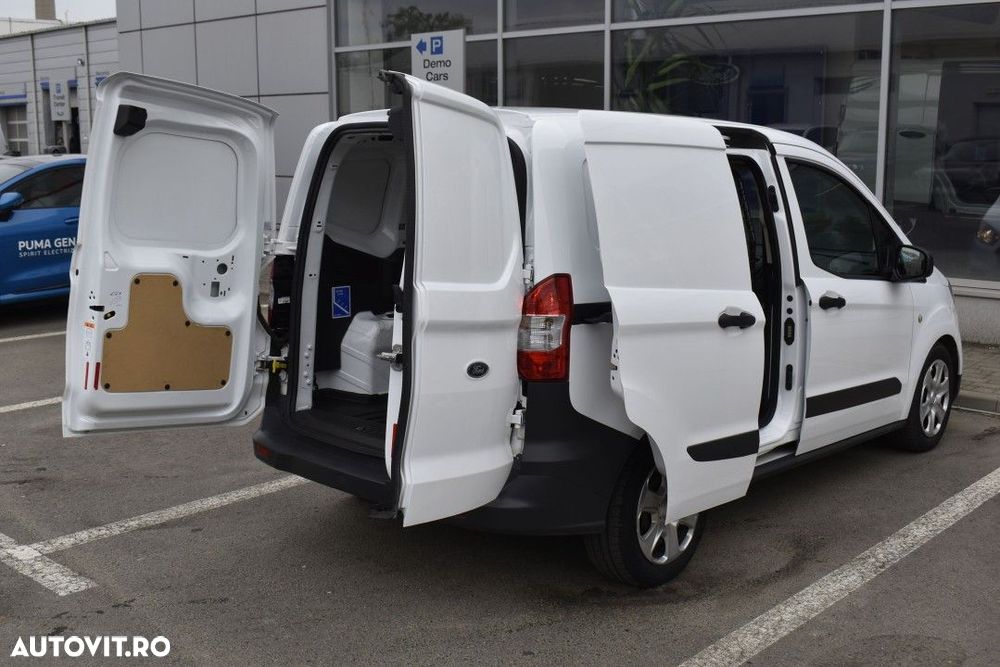 Ford Transit Courier - 11