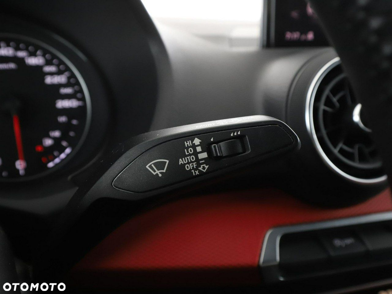 Audi Q2 35 TDI quattro S tronic sport - 30