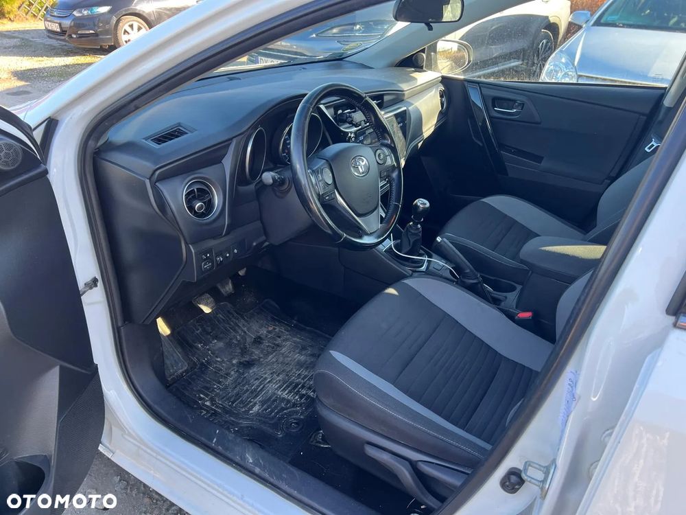 Toyota Auris 1.6 D-4D Prestige - 7