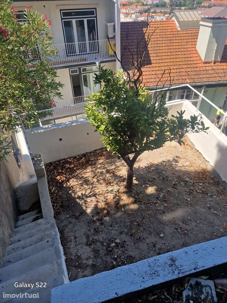 T2 no 3º Andar com 3 Jardins, Elevador, Coz.Equipada Lx - Grande imagem: 2/44